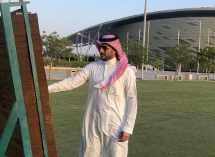 السفير يتفقد ميدان الجوهرة ويزور نادي الخطوط 