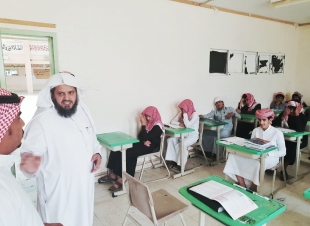 بالصور.مدير مكتب التعليم بالريث يزور مجمع آل مشحنة التعليمي ويشدد على مسؤولية رفع التحصيل العلمي للطلاب 
