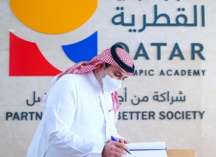 الأمير فهد بن جلوي يزور الأولمبية القطرية على هامش زيارته لحضور سباق الهجن