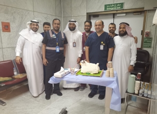 مدير إدارة المراكز بمطار الملك عبدالعزيز  ‏يعايد موظفين مركز الجنوبيه 