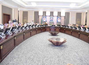 أمير منطقة جازان يرأس الاجتماع الدوري للمحافظين