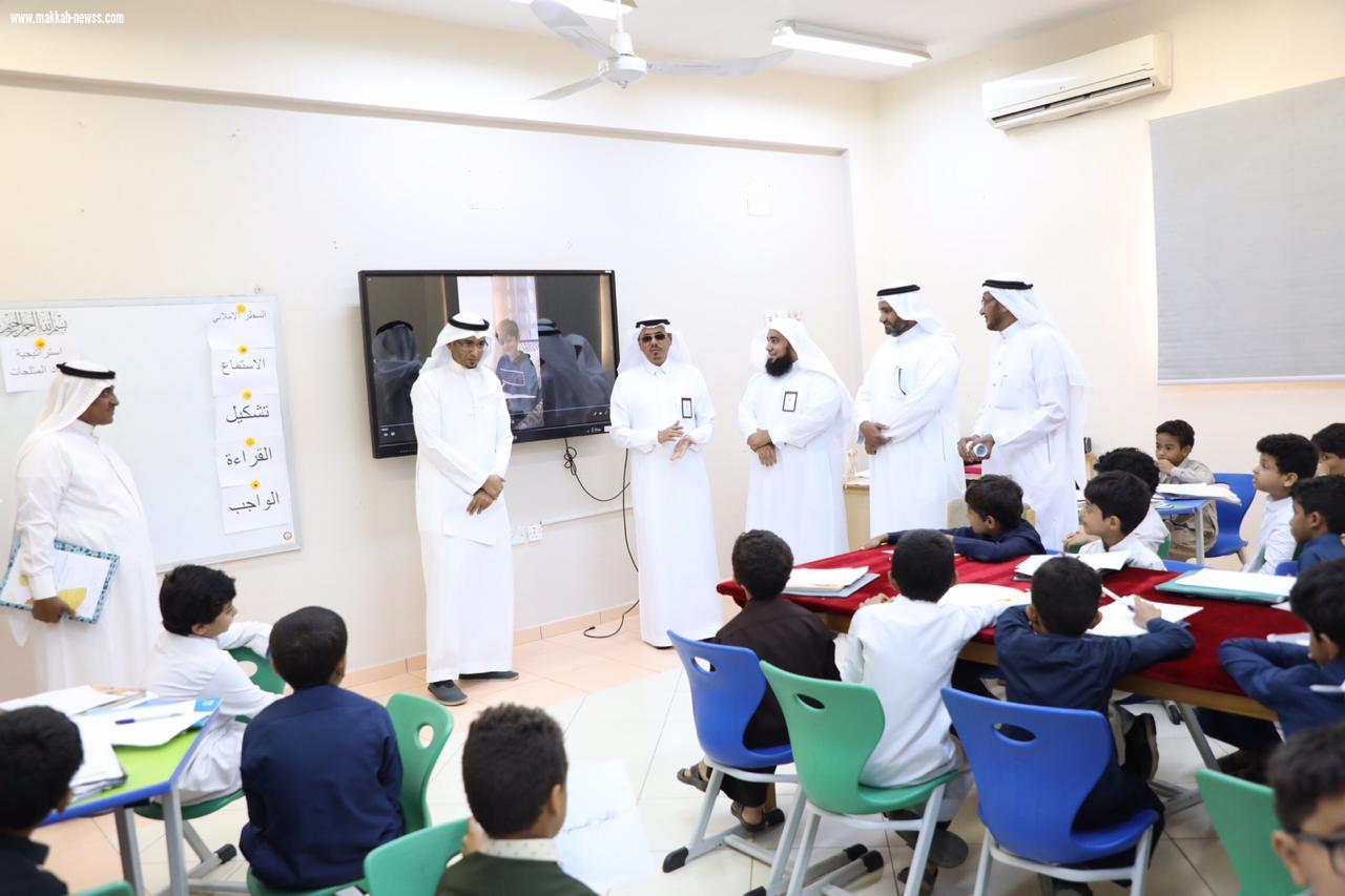 حاورهم واستمع لمقترحاتهم وأشاد بجهودهم   مدير تعليم جازان يتفقد مكتبي التعليم بأبوعريش والعارضة ويلتقي القيادات التعليمية 