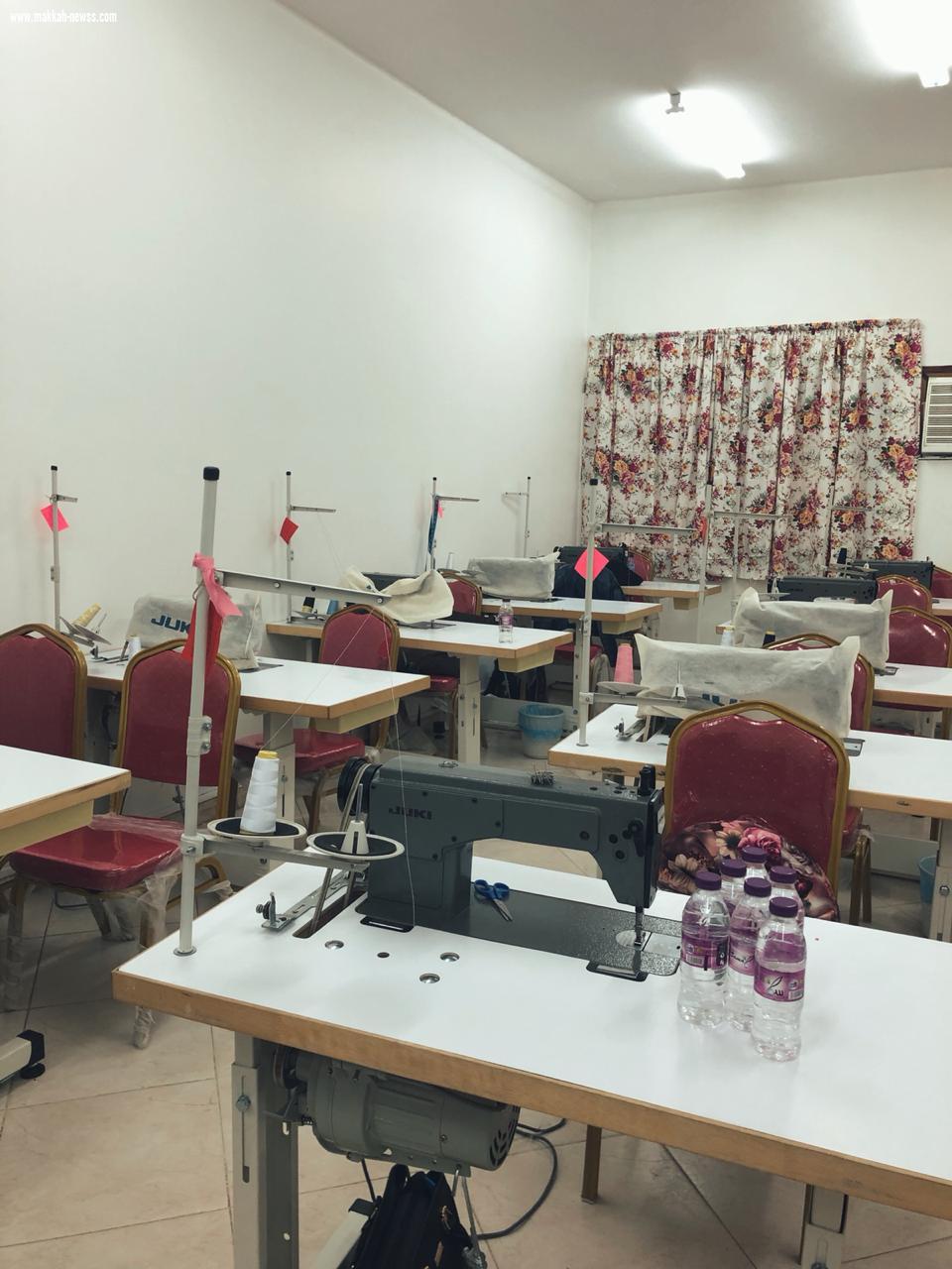 تقنية البنات تنظم زيارة لمصنع لاسارز للباس بجازان 