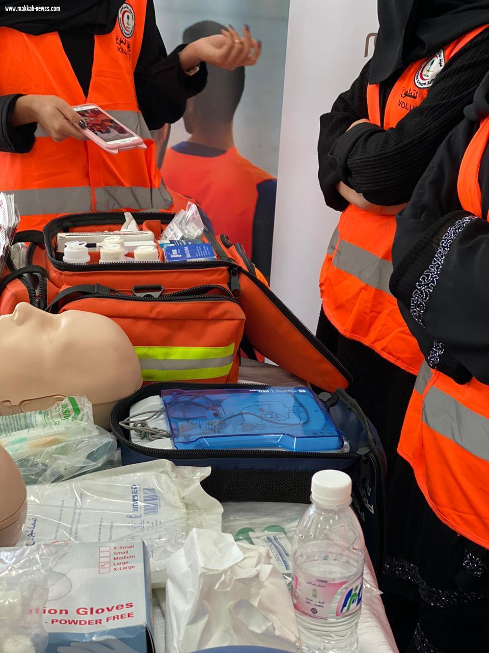 أمير الباحة يزور معرض هيئة الهلال الأحمر بالمنطقة