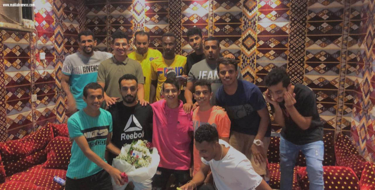 فريق شباب السلامة يحتفلون بزميلهم الفقيه بمناسبة انتقاله لنادي الشباب السعودي