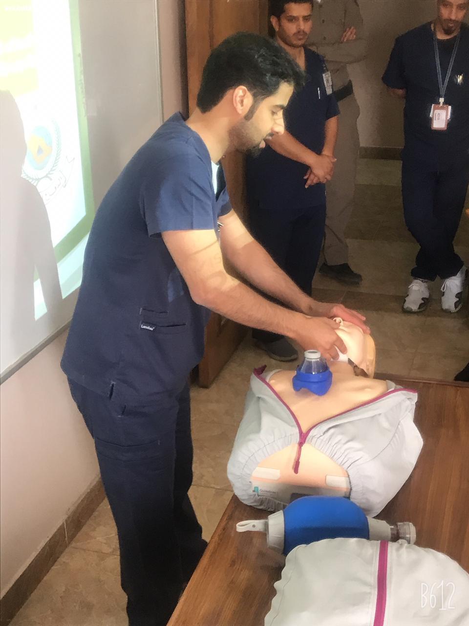 الإدارة العامة للدفاع المدني بالطائف تقيم برنامج الإسعافات الأولية والانعاش القلبي والرئوي  (CPR) والتوعية والتثقيف من الاوبئة