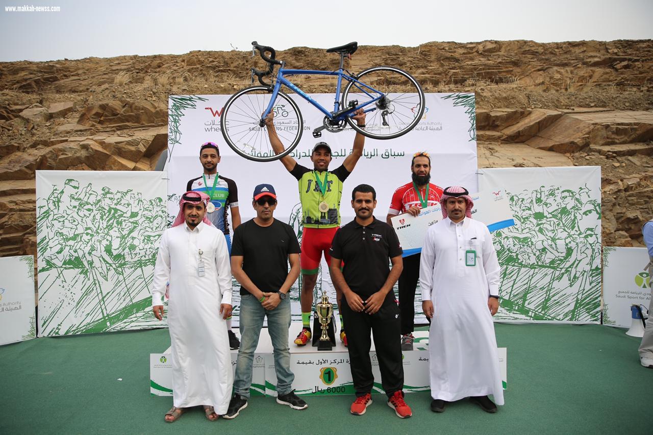 الرياضة للجميع ينظم يوم النشاط العائلي بأبها*