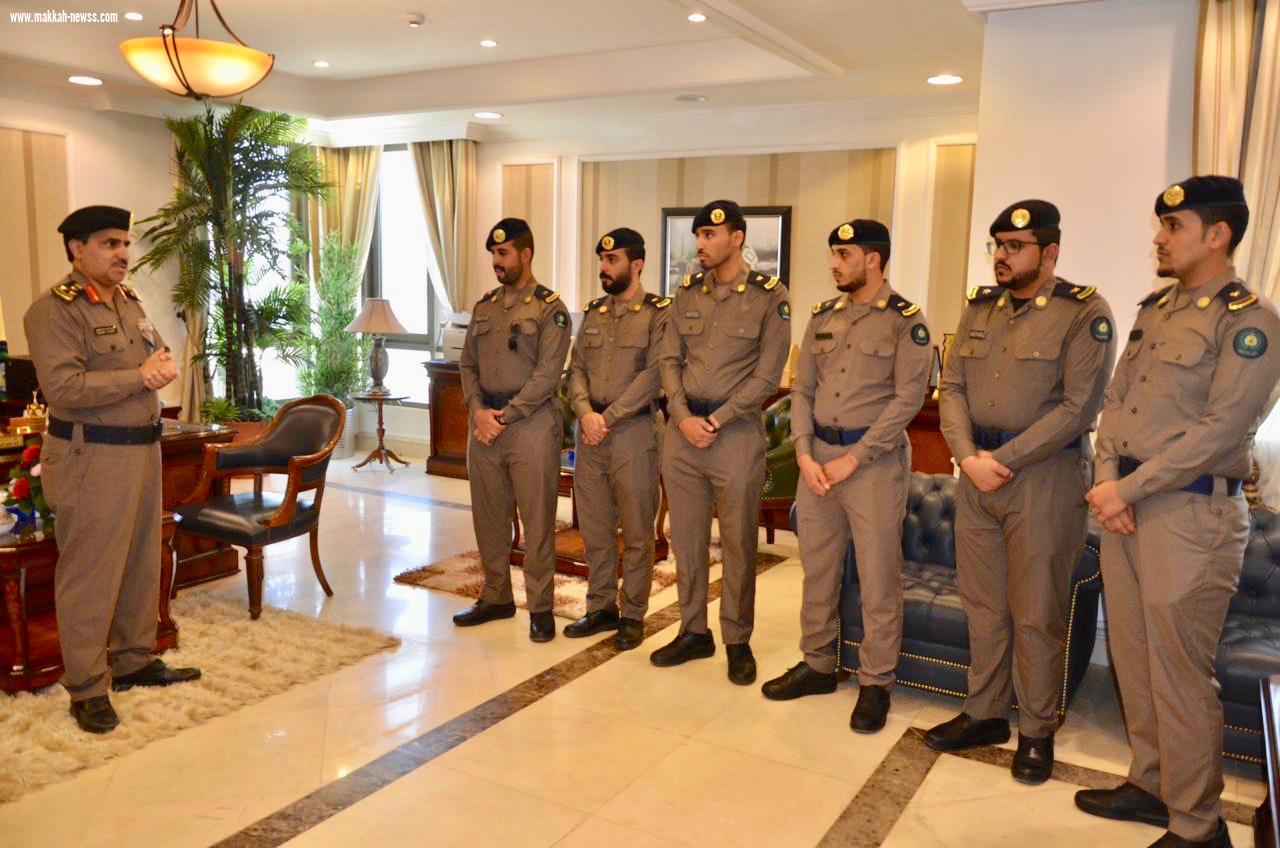 مدير الدفاع المدني بمنطقة تبوك العميد مهندس احمد بن محمد الشهراني يقلد عدداً من الضباط رتبهم..