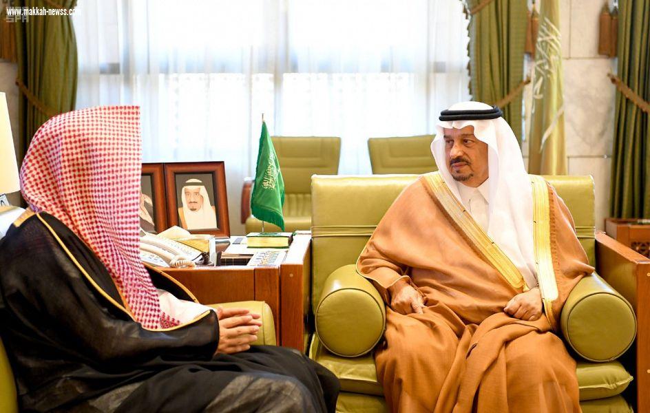 سمو الأمير فيصل بن بندر يستقبل أمين هيئة كبار العلماء وعضو المجلس الأعلى للقضاء