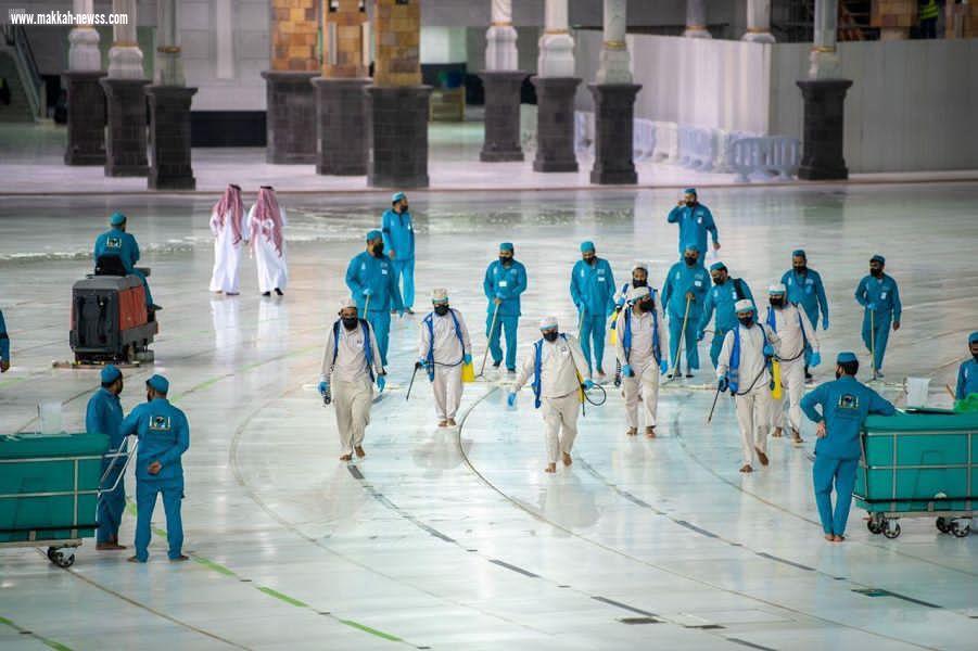 شؤون الحرمين تكثف الإجراءات الإحترازيه لاستقبال أول فوج من المعتمرين القادمين من الخارج)