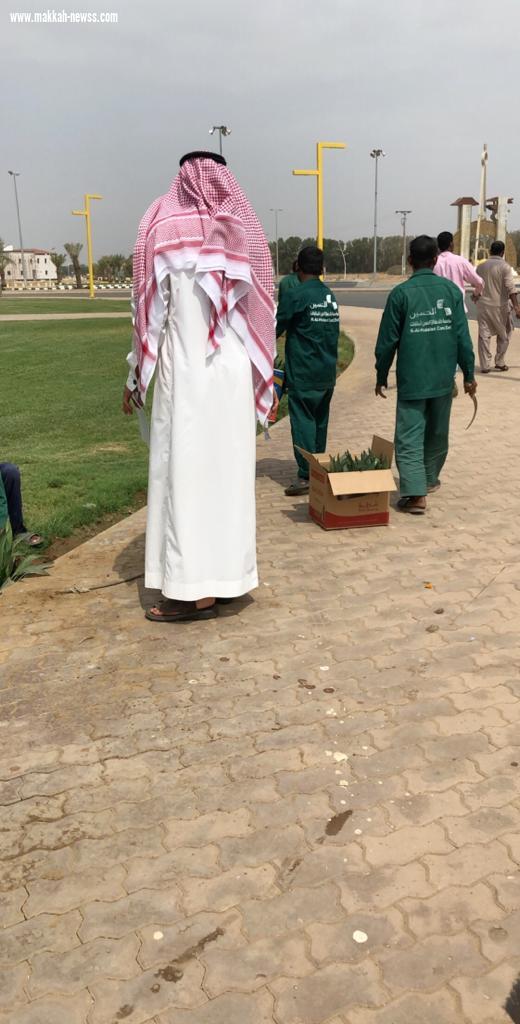 ضمن فعاليات أسبوع البيئة المعلمة المتطوعة مرغمة خواجي تبادر بحملة تشجير حديقة ضمد 