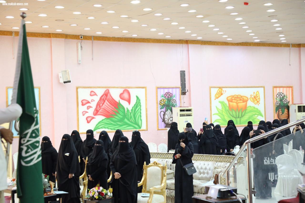 حاورهم واستمع لمقترحاتهم وأشاد بجهودهم   مدير تعليم جازان يتفقد مكتبي التعليم بأبوعريش والعارضة ويلتقي القيادات التعليمية 