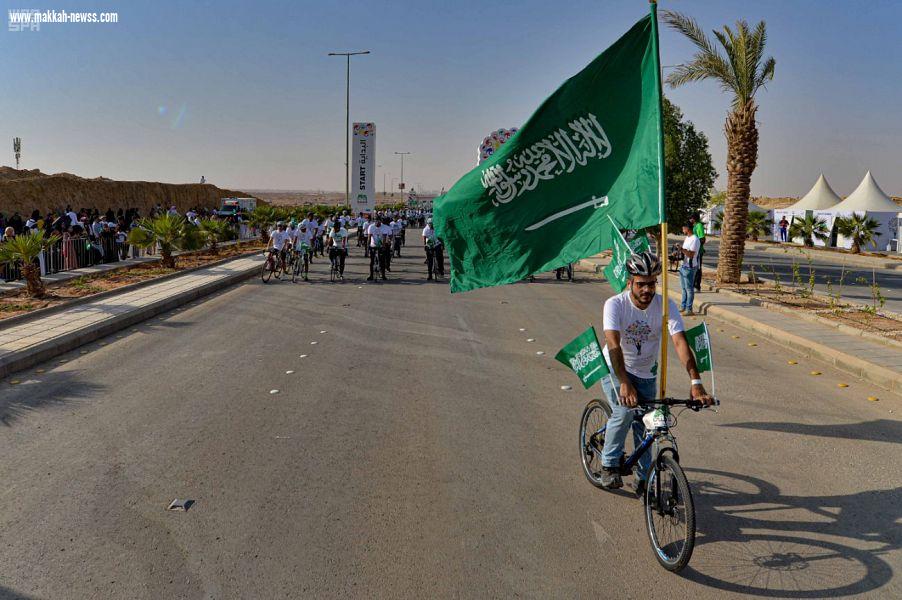  اليوم الوطني / 735 شاباً يصنعون لوحة وطنية في ماراثون مسك ( مسك الخيرية)