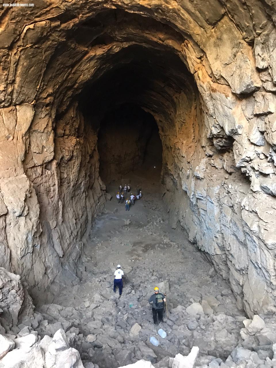 أكثر من 20 مرشدا ومرشدة من فريق كهوف السعودية ينفذون رحلة استكشافية لكهف ماكر الشياهين شمال المدينة المنورة