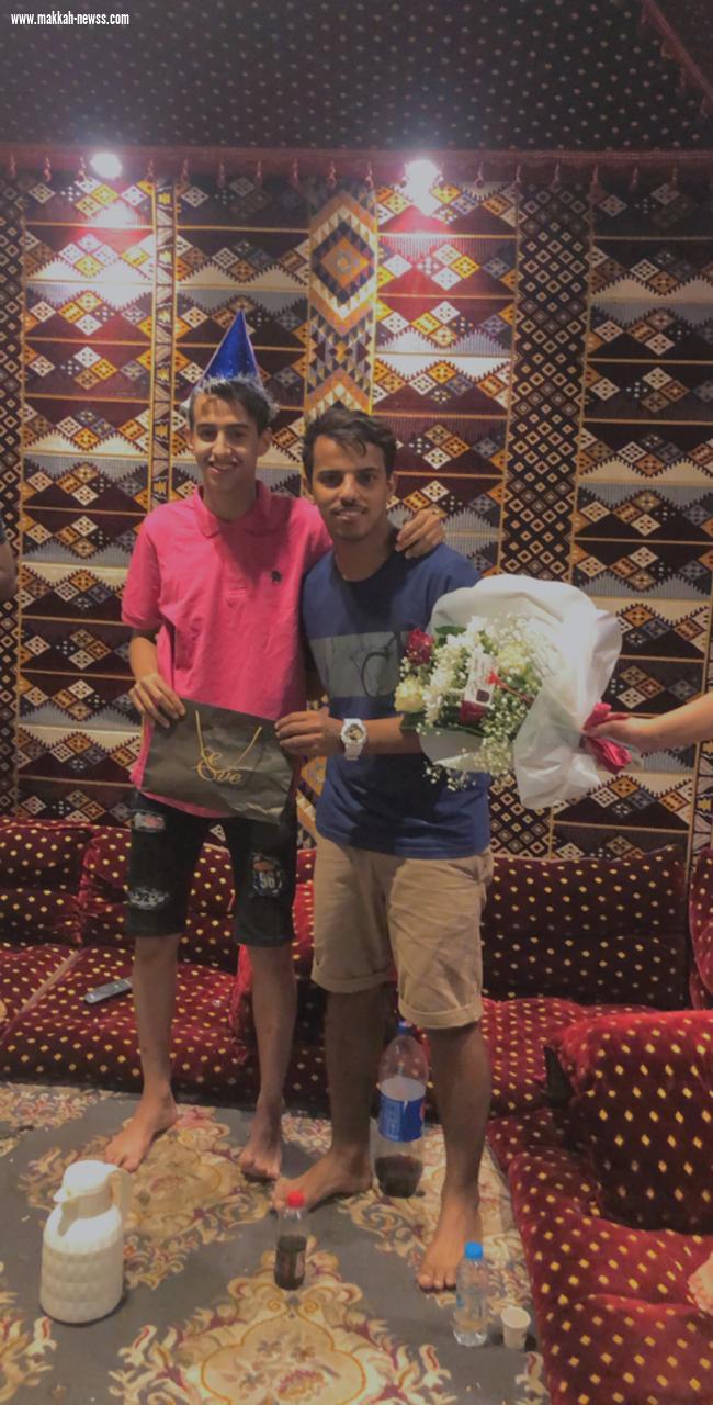 فريق شباب السلامة يحتفلون بزميلهم الفقيه بمناسبة انتقاله لنادي الشباب السعودي