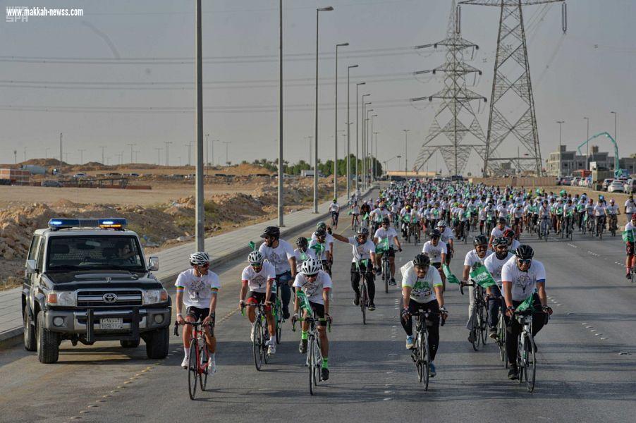  اليوم الوطني / 735 شاباً يصنعون لوحة وطنية في ماراثون مسك ( مسك الخيرية)