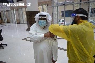 مستشفى ”أجياد ” يبادر بتطعيم منسوبي مكتبة الحرم الشريف ضد الإنفلونزا