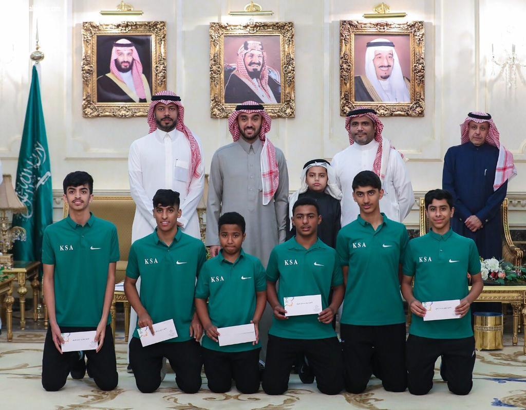 رئيس  الهيئة العامة للرياضة يكرم لاعبي منتخب كرة الطاولة