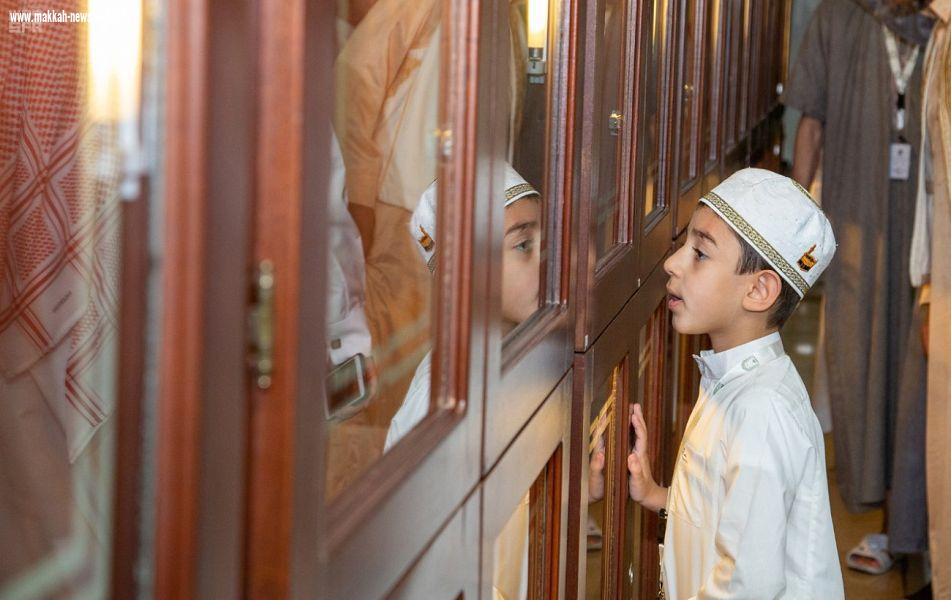 المشاركون في مسابقة الملك عبدالعزيز الدولية يزورون مجمع الملك فهد لطباعة المصحف