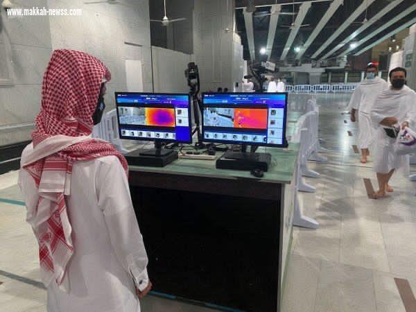 شؤون الحرمين تكثف الإجراءات الإحترازيه لاستقبال أول فوج من المعتمرين القادمين من الخارج)