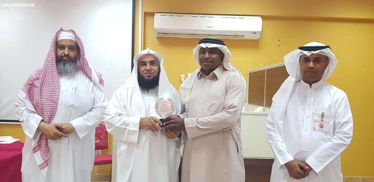 مدير مكتب التعليم بأبو عريش يكرم المنسقين الإعلاميين بمدارس المكتب