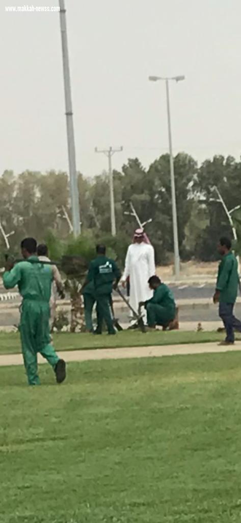 ضمن فعاليات أسبوع البيئة المعلمة المتطوعة مرغمة خواجي تبادر بحملة تشجير حديقة ضمد 