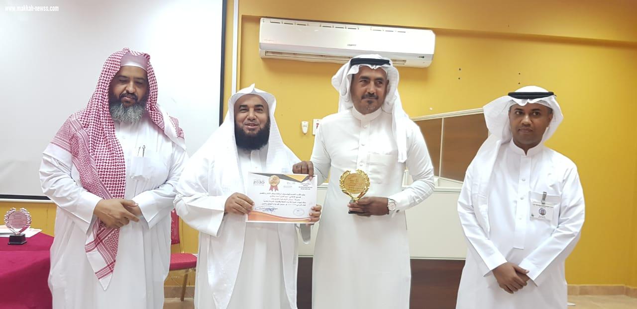 مدير مكتب التعليم بأبو عريش يكرم المنسقين الإعلاميين بمدارس المكتب