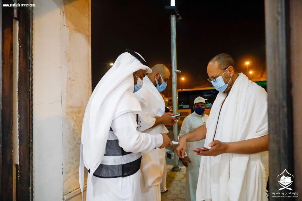 (بيت الله الحرام يرحب بضيوفه من جديد )