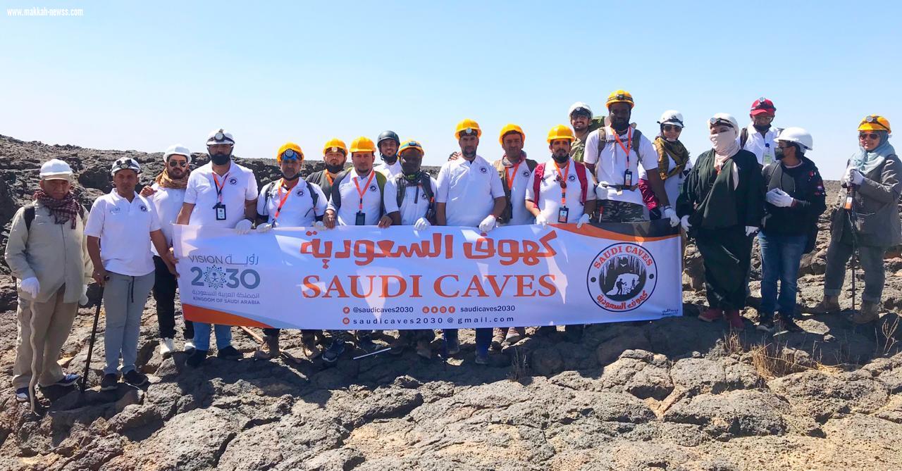 أكثر من 20 مرشدا ومرشدة من فريق كهوف السعودية ينفذون رحلة استكشافية لكهف ماكر الشياهين شمال المدينة المنورة