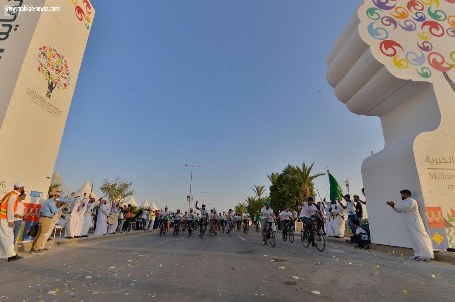  اليوم الوطني / 735 شاباً يصنعون لوحة وطنية في ماراثون مسك ( مسك الخيرية)