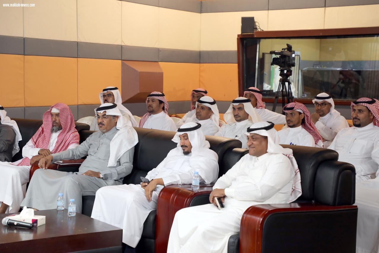 مدير البرامج العامة بالوزارة يعقد لقاءً مع قادة وقائدات أندية الحي بتعليم جازان