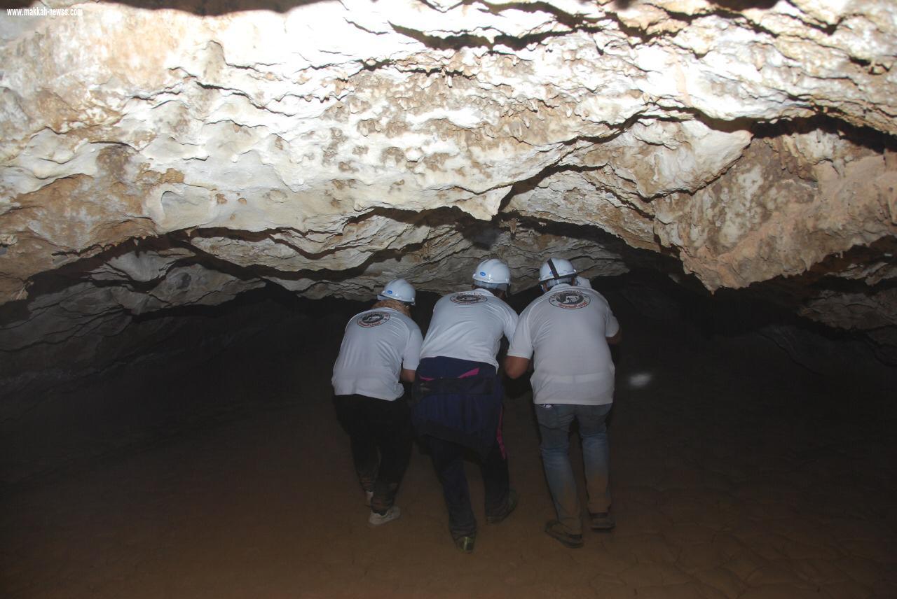 أكثر من 20 مرشدا ومرشدة من فريق كهوف السعودية ينفذون رحلة استكشافية لكهف ماكر الشياهين شمال المدينة المنورة