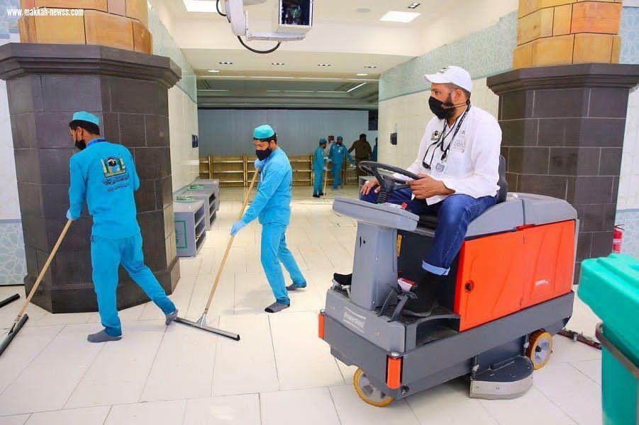 (تجهيز منبر خطبة الجمعة في المسجد الحرام وفق إجراءات احترازية)