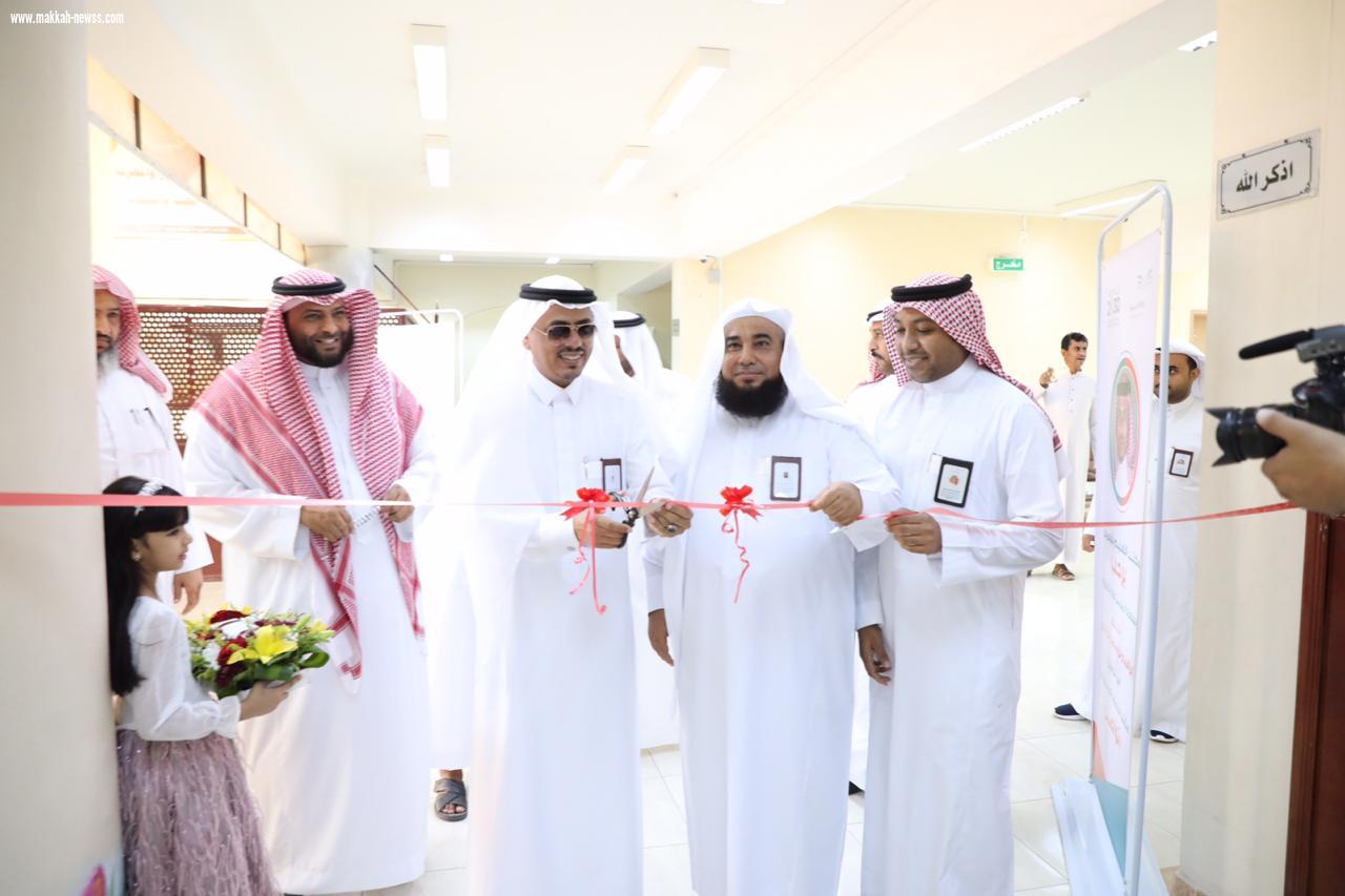 حاورهم واستمع لمقترحاتهم وأشاد بجهودهم   مدير تعليم جازان يتفقد مكتبي التعليم بأبوعريش والعارضة ويلتقي القيادات التعليمية 