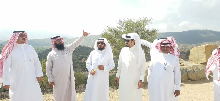 محافظ المجاردة يرأس اجتماع  المجلس المحلي بالمجاردة والذي عقد بمركز عبس 