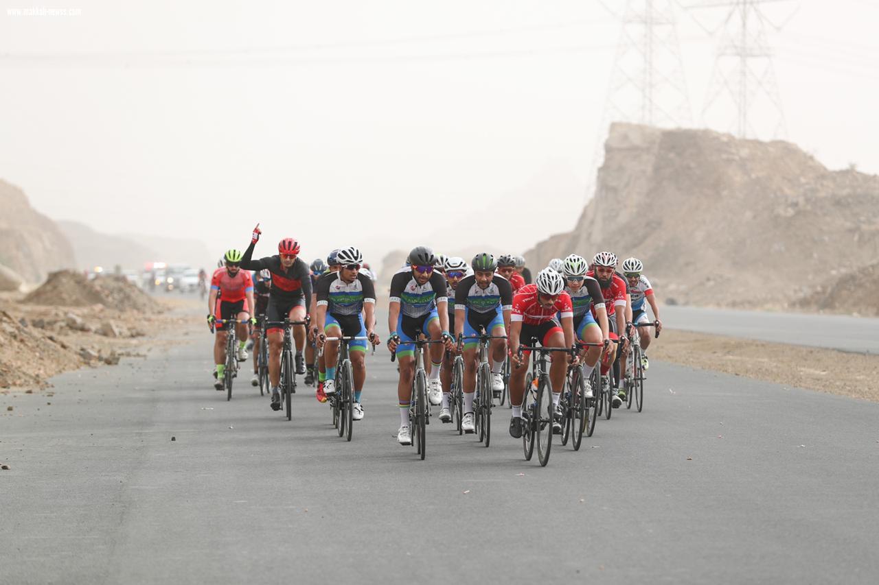 الرياضة للجميع ينظم يوم النشاط العائلي بأبها*