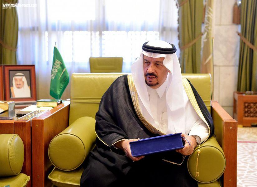 سمو أمير منطقة الرياض يستقبل نجلاء العتيبي وشريفة المطيري لحصولهن على جائزة الملك سلمان للدراسات العليا