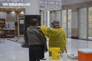 مستشفى ”أجياد ” يبادر بتطعيم منسوبي مكتبة الحرم الشريف ضد الإنفلونزا