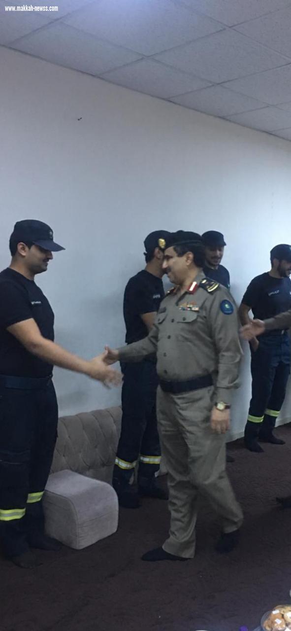 مدير مدني تبوك يشارك المراكز الميدانية وجبة افطار رمضان 