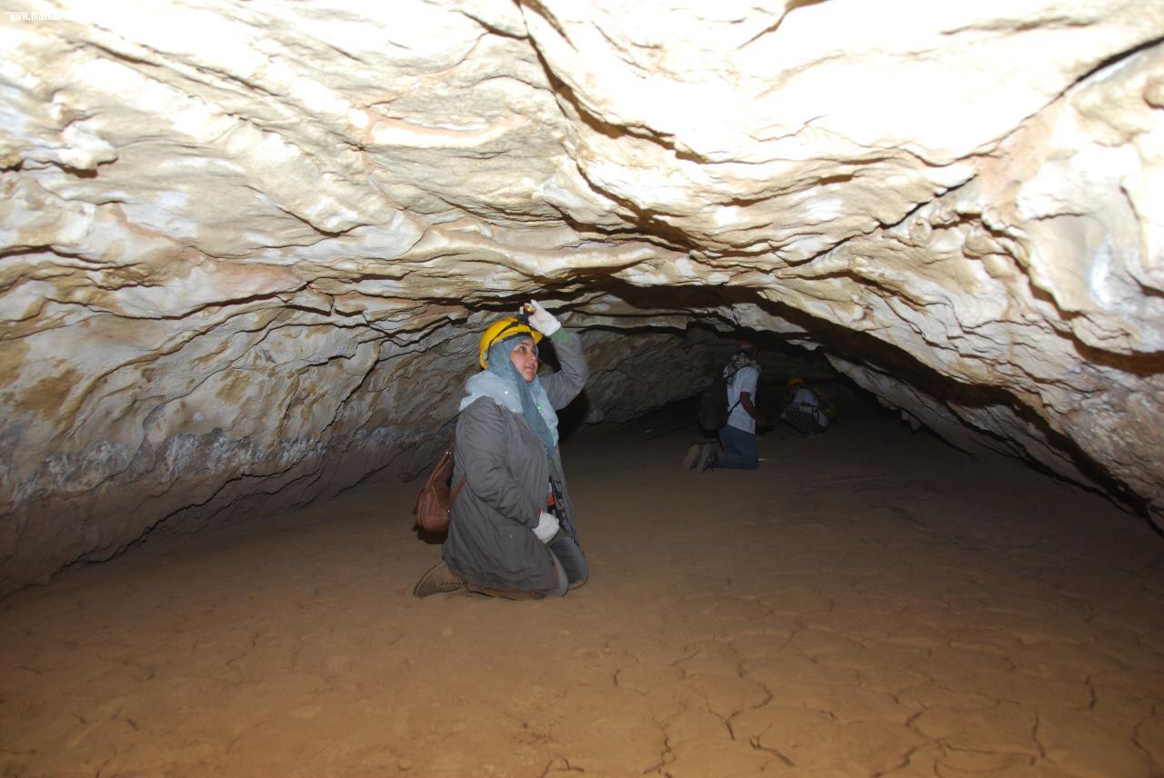 أكثر من 20 مرشدا ومرشدة من فريق كهوف السعودية ينفذون رحلة استكشافية لكهف ماكر الشياهين شمال المدينة المنورة