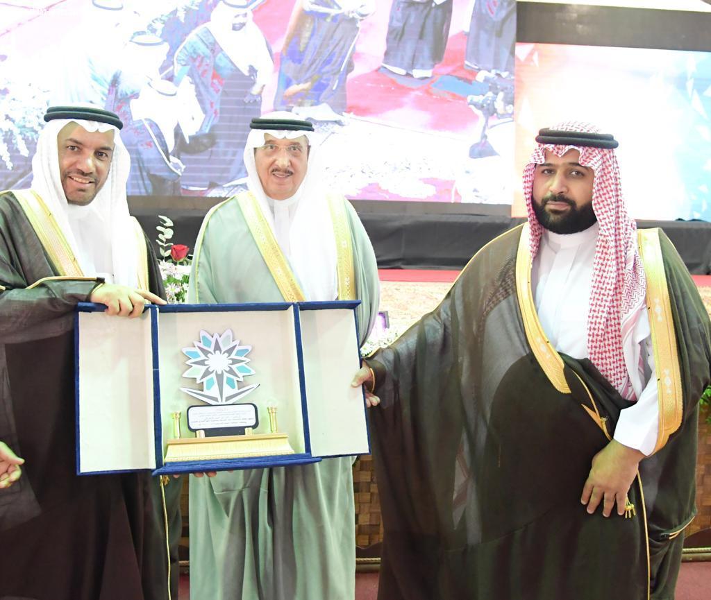 الأمير محمد بن ناصر يرعى حفل تخريج 1477 متدرباً ومتدربة وملتقى التوظيف بتقنية جازان