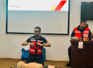 استفاد أكثر من ( 3057 ) مستفيد ومستفيدة من الدورات التخصصيه القصيره وبرنامج الأمير نايف لمبادئ الإسعافات الاوليه والتوعية بفرع هيئة الهلال الأحمر السعودي بمنطقة الباحة 