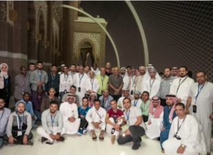 شباب الدول العربية يشاهدون الحرم المكي الشريف من إرتفاع 400متر