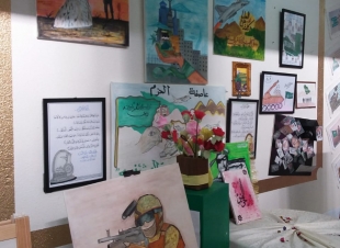 برعاية مساعدة الشؤون التعليمية بظهران الجنوب الأستاذة/ثبته مانع الوادعي ينظم قسم النشاط الحفل الختامي للانشطه الطلابيه الذي زارة مدير التعليم ومنسوبيه وشكر الزميلات على الجهود البارزه في المعرض.