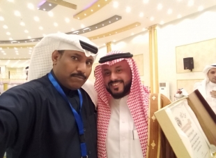 امام وخطيب جامع الطوال الاوسط يكرم الظافري لحصوله على شهادة الدكتوراه