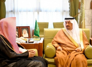 سمو الأمير فيصل بن بندر يستقبل أمين هيئة كبار العلماء وعضو المجلس الأعلى للقضاء