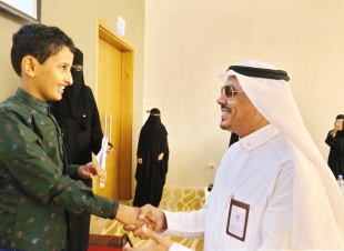 في أصبوحة أدبية ومعرض لمواهبهن طالبات التربية الخاصة بتعليم جازان يتألقن ويبدعن شعراً ونثراً ورسما . 