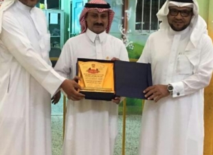 ابتدائية العباس تكرم الاعلامي عبدالله مشهور بالحد الجنوبي