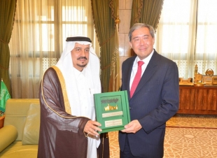 سمو الأمير فيصل بن بندر يستقبل سفير جمهورية سنغافورة لدى المملكة