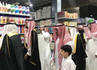 وكيل محافظ هروب يدشن الفرع التاسع لمتاجر الحازمي..